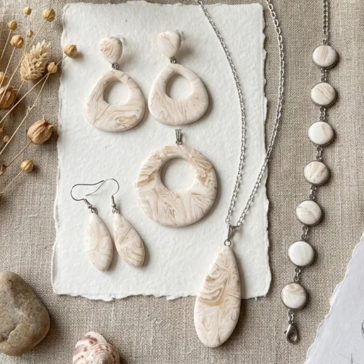 Diddit Mother of Pearl jewellery making experience kit finished set with teardrop pendant necklace, matching earrings and beaded bracelet.